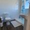 Sea View Holiday Chalet, access to sandy beach - Pets go free - 滨海温特顿