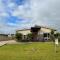 Jestalong House - Pet Friendly Outside - 4 De Guichen Dr