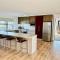 Jestalong House - Pet Friendly Outside - 4 De Guichen Dr