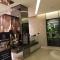 SPRING RESIDENCES - 2BR Condo near Airport with balcony and pool views - 马尼拉