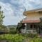 Antonia Rooms Qeparo