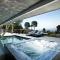 Chic Villa with Outdoor Pool, Spa and Views in California - 格伦代尔