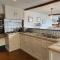 6 and 7 School Steps - Stunning views, private garden and parking