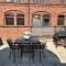 Central Leeds townhouse with private roof garden Sleeps 4