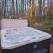 The Woodland Cabin with Private Hot Tub Spa - Dinton