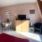 Studio White Chateau met parking en zonnig balkon