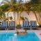 2 By The Beach 3 Bedrooms with Pool - Grand Bay