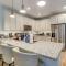 Walk to Bay Home with Fenced Yard in Colonial Beach - 科洛尼尔比奇