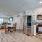 2005 Queen Suite, 2nd Floor Surfside
