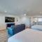 103 Queen ADA & Pet Friendly Suite, 1st Floor Sundown