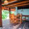 Cabaña Chechen, wooden chalet in tropical garden