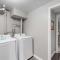 Spacious Aurora Updated Lower Unit with King Beds - Aurora