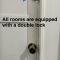 Tiny Private Room at the Upper Level of a Big House with Shared Bathroom - سياتل