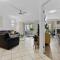 Cozy 3-Bedroom Oasis with Pool Access in Cairns