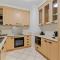 Cozy 3-Bedroom Oasis with Pool Access in Cairns