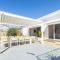 Robinson Retreat with Beach Bungalow, 3 Robinson St - air con, 2 kitchens, 6 bedrooms, 4 bathrooms