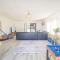 Robinson Retreat, 3 Robinson St - 4 bedrooms, 2 bathrooms, air con and Wi-Fi