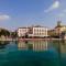 La Vista Postcard Hotel