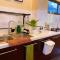 Hillside Pandan Guest Suite with WiFi & Netflix - Locsin