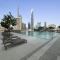 VayK - Chic 3 BD with Burj Khalifa Views in Downtown - Dubaj