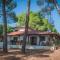 Squirrel Beach Front Villa, Metamorfosi - Metamórfosi