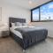 Skyline n Rooftop Pool 2BR Modern Stay Near CBD - Brisbane