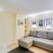 1 Block to Beach Pet-Friendly Apt with Yard in Lynn - Lynn