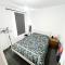 Cute two bedroom house with free street parking - ليفربول