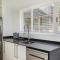 Jo Leo - Camps Bay Lux Villa with views & pool - 开普敦