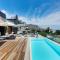 Jo Leo - Camps Bay Lux Villa with views & pool - 开普敦