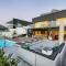 Jo Leo - Camps Bay Lux Villa with views & pool - 开普敦