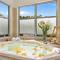 Large Family Home with Pool & Spa