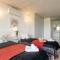 HostWise - Modern Flat w/ Balcony, Garage & Pool - Vila Nova de Gaia