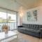 HostWise - Modern Flat w/ Balcony, Garage & Pool - Vila Nova de Gaia