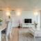 HostWise - Modern Flat w/ Balcony, Garage & Pool - Vila Nova de Gaia