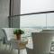 Vserve 2BR Perfect Blend of Luxury Comfort & Convenience - Dubaj
