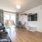 Modern Two Bedroom House with Parking - 提普顿
