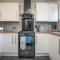Modern Two Bedroom House with Parking - 提普顿