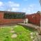 3BR Home with Hot Tub and Garden - 托顿