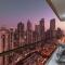 Infinity Pool & Burj Khalifa View l Luxe Paramount - Dubaj