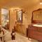 Mtn-View Warne Cabin Hot Tub, Wine Cabinet!