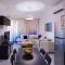 Direct to the Pool 2BR Getaway in Einbay - 艾因苏赫纳