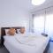 Direct to the Pool 2BR Getaway in Einbay - 艾因苏赫纳