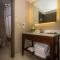 Lodge of Four Seasons Golf Resort, Marina & Spa