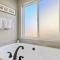 Large Modern 6 Bedroom Farmhouse with Custom Theat - ميريديان