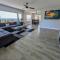 Panoramic Viewhouse Only 2-min Drive To Beach!