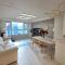 New Apt 34py 3min to Haeundae Beach LG StanbyMe & Styler Netflix & Sky Capsule - Busan