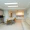 New Apt 34py 3min to Haeundae Beach LG StanbyMe & Styler Netflix & Sky Capsule - Busan