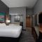 La Quinta by Wyndham St. Petersburg Northeast *Newly Renovated