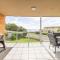 Portofino, 1,7 Laman Street - First floor unit with beautiful views, air con and Wi-Fi and close to town